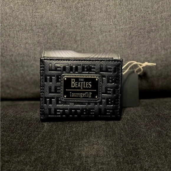 Loungefly The Beatles vinyl record crossbody & wallet - Picture 10 of 12